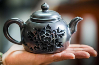沁阳黑陶华丽嬗变 黑陶茶壶国内首创